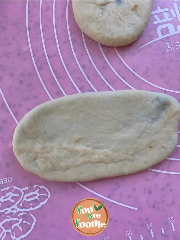 Caterpillar bean paste bread