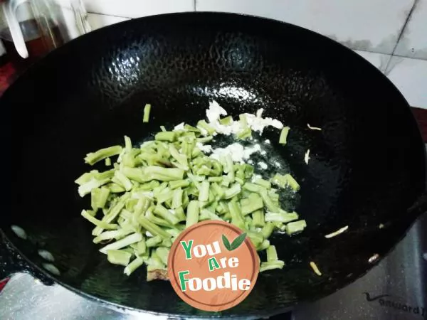 Fried beef with dried cabbage