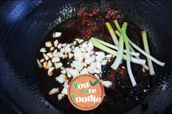 Stewed tofu with fish head