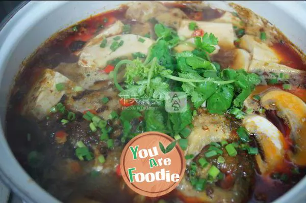 Stewed tofu with fish head