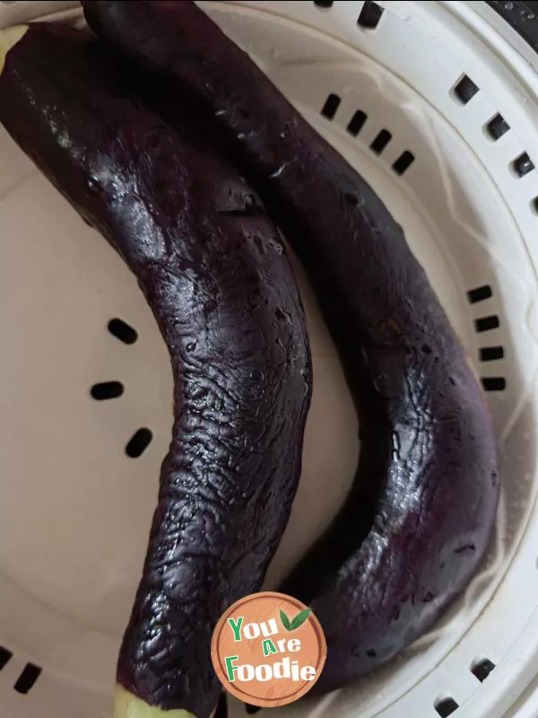 Purple eggplant with mashed garlic