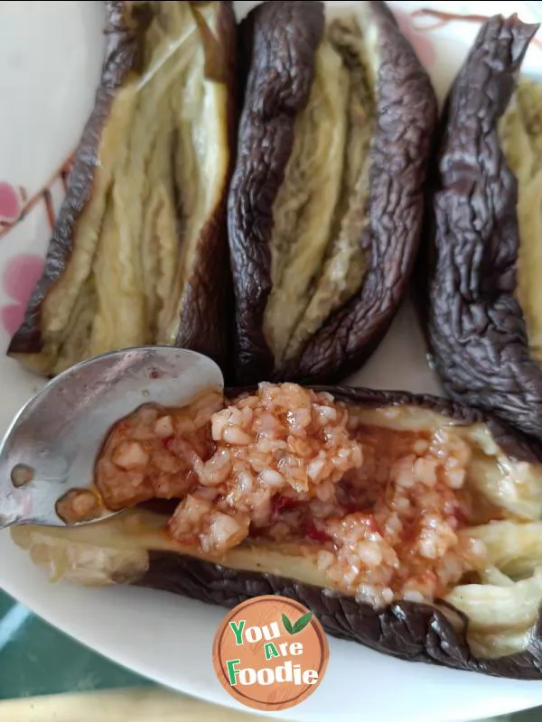 Purple eggplant with mashed garlic