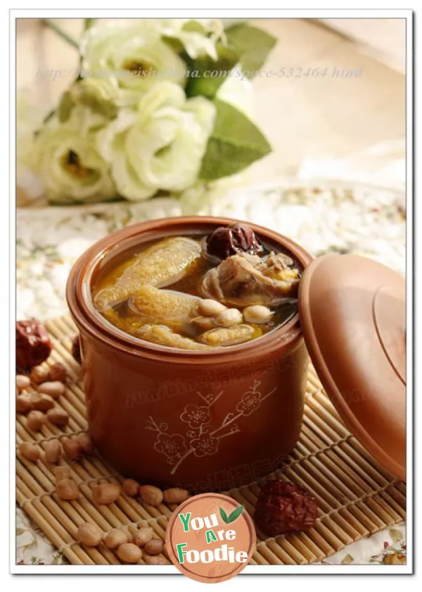 Health-preserving-soup-in-cold-winter-----angelica,-bamboo-fungus-and-native-chicken-soup