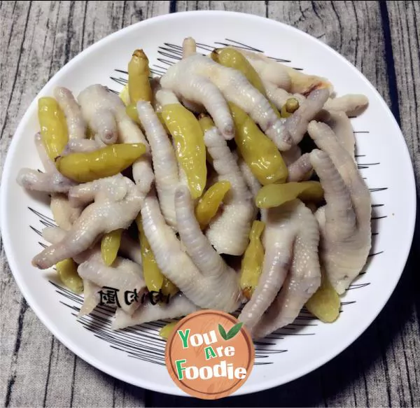 Chicken feet with pickled pepper \