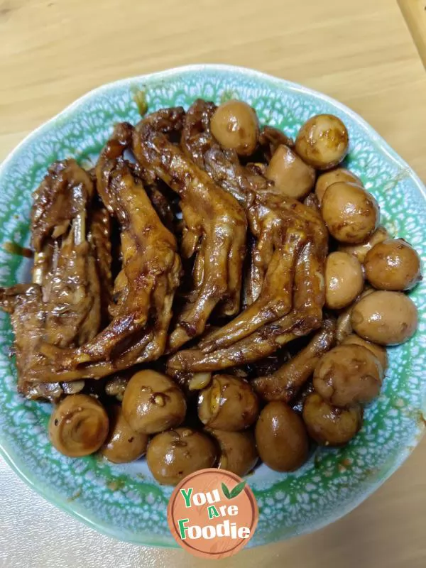 Stewed duck wings and duck feet