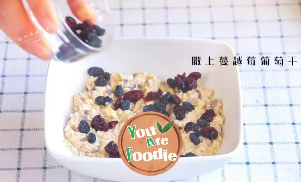 Dried fruit oat lotus root flour cake