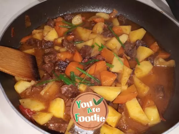 Stewed-potato-with-tomato-and-beef