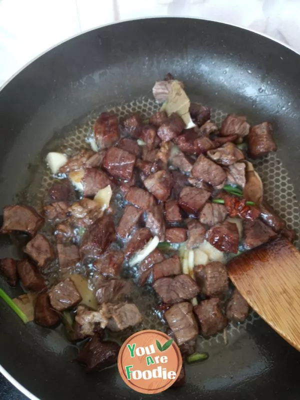 Stewed potato with tomato and beef