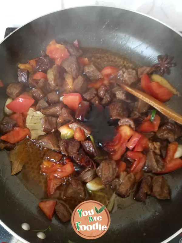 Stewed potato with tomato and beef