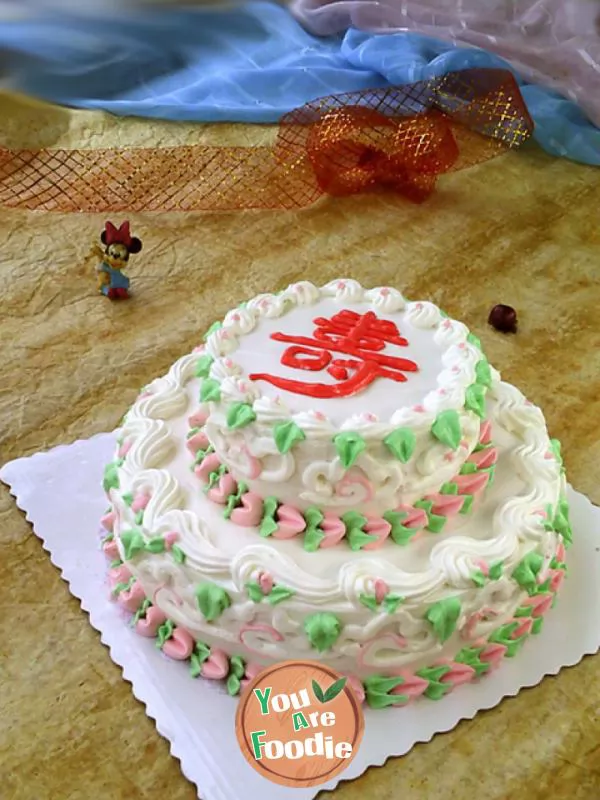 Decorated cake: auspicious cloud for longevity