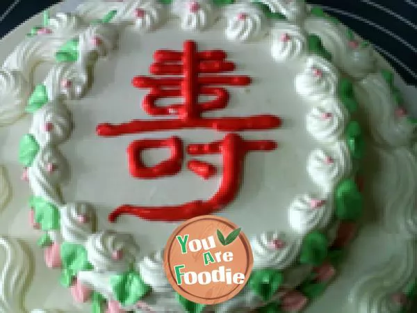 Decorated cake: auspicious cloud for longevity