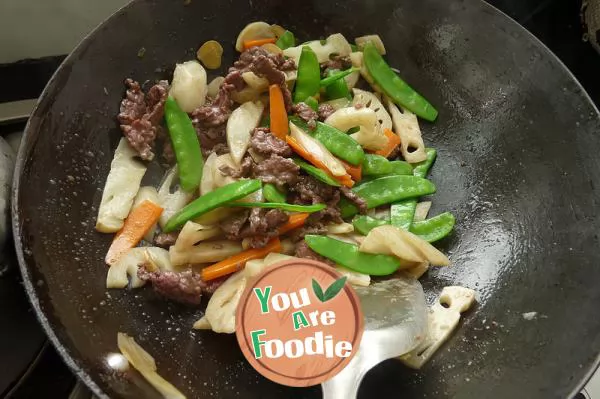 Fried beef in lotus pond