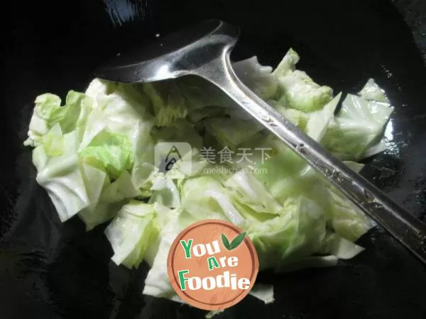 Stir fried cabbage with shredded mustard and beef