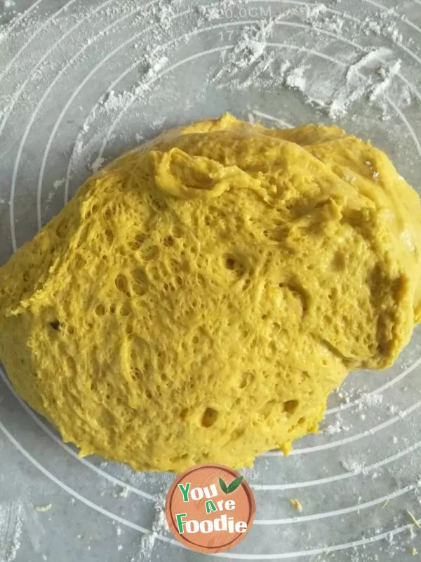 Pumpkin steamed bread