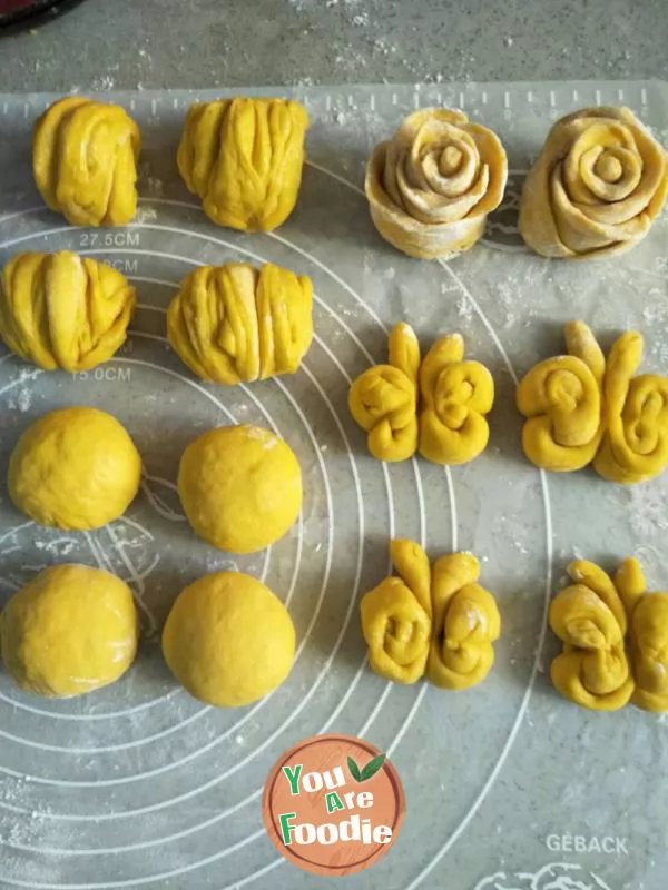 Pumpkin steamed bread