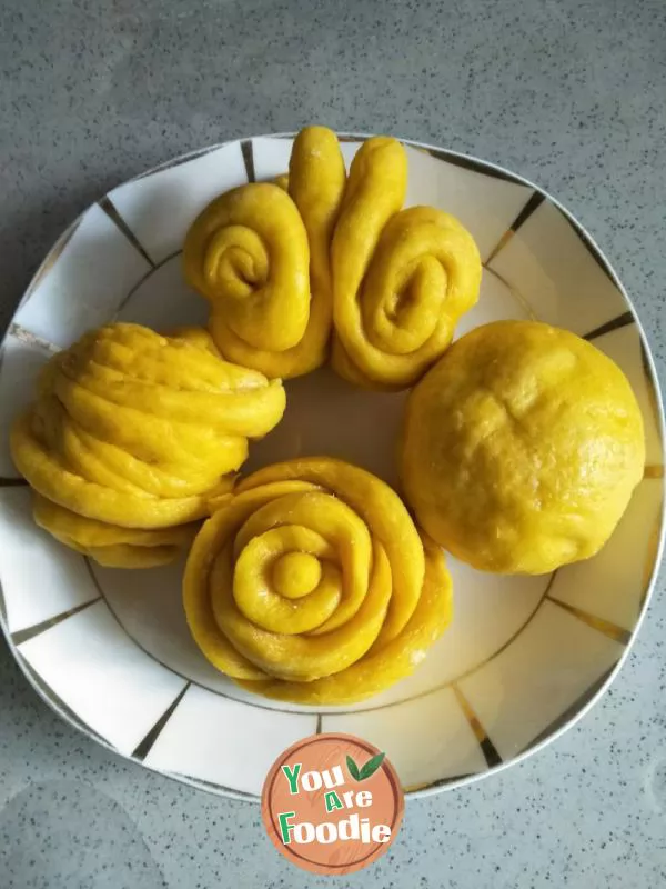 Pumpkin steamed bread