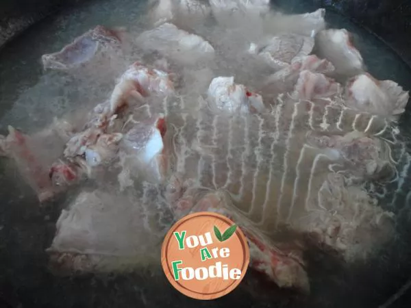 [white gourd spareribs soup]