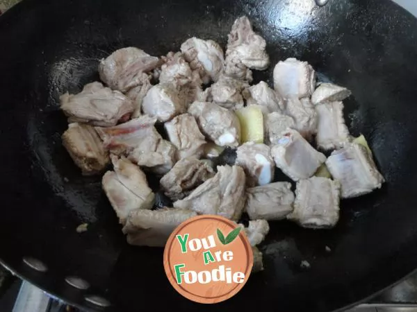 [white gourd spareribs soup]