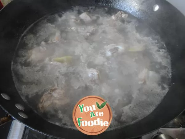 [white gourd spareribs soup]