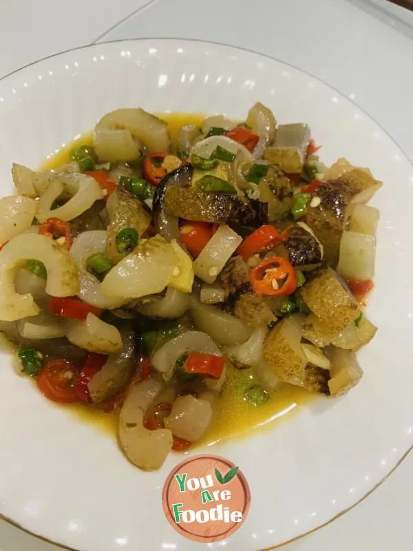 Fried-sea-cucumber-with-small-green-pepper-and-red-pepper