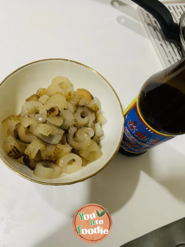 Fried sea cucumber with small green pepper and red pepper