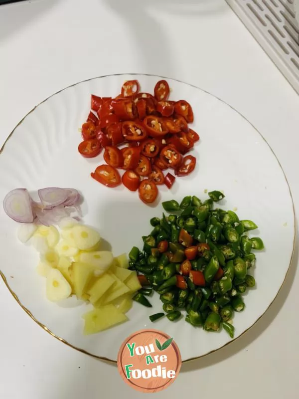 Fried sea cucumber with small green pepper and red pepper