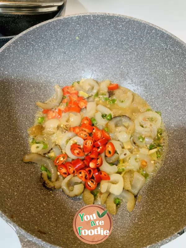 Fried sea cucumber with small green pepper and red pepper