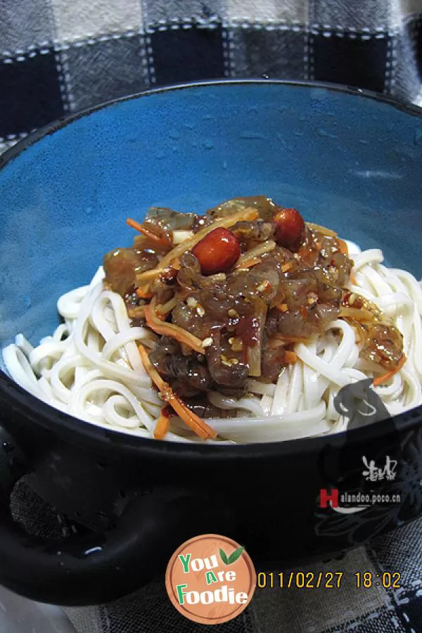 Cold-noodles-with-fish-skin-and-mustard