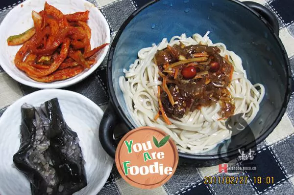 Cold noodles with fish skin and mustard