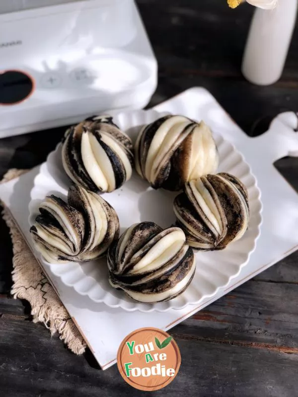 Black sesame paste rolls