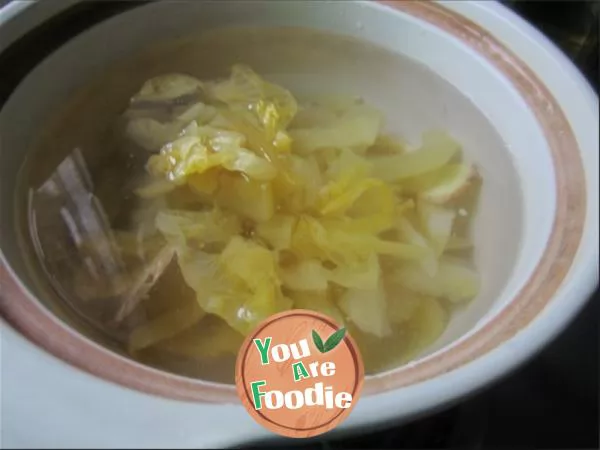 Pickled cabbage soup with oysters