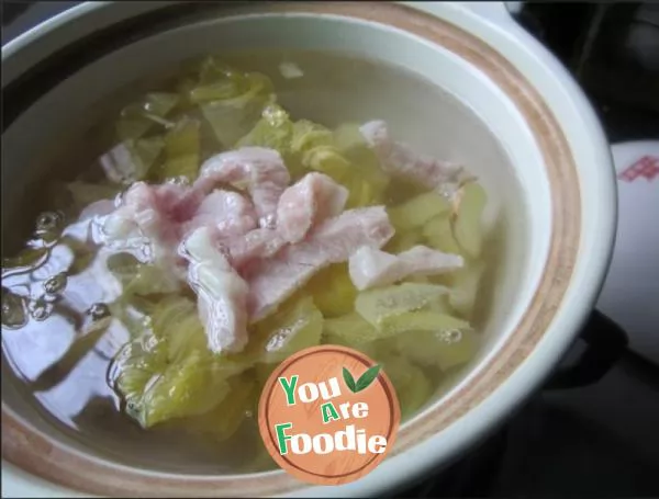 Pickled cabbage soup with oysters