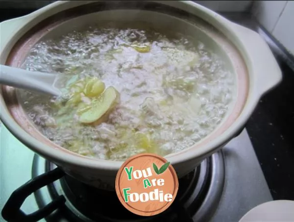 Pickled cabbage soup with oysters