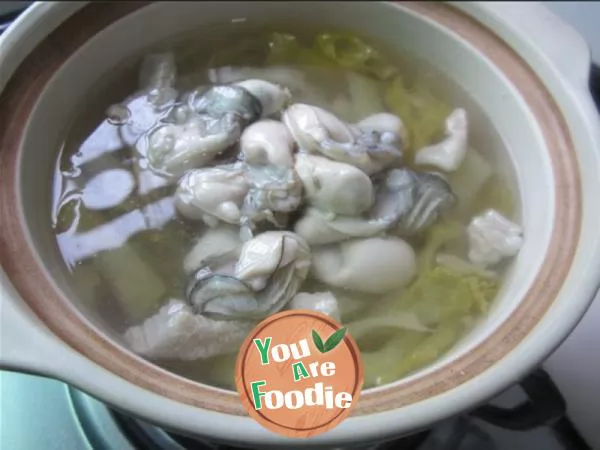 Pickled cabbage soup with oysters