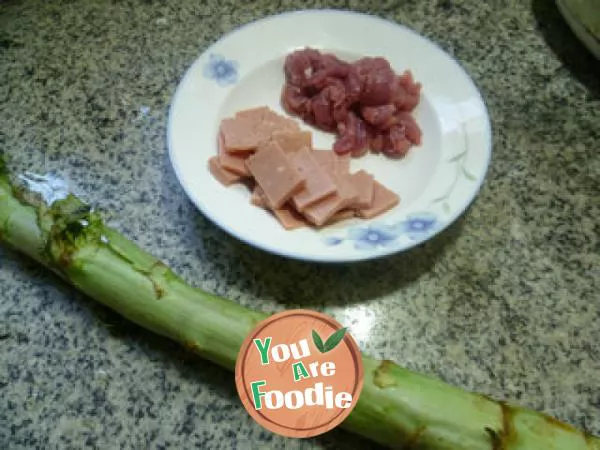 Fried lettuce with sliced ham and tenderloin