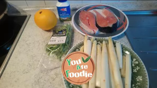 White asparagus salmon in orange juice