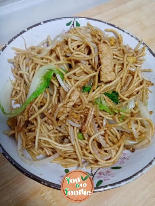 Fried-noodles-with-shredded-pork-and-eggs