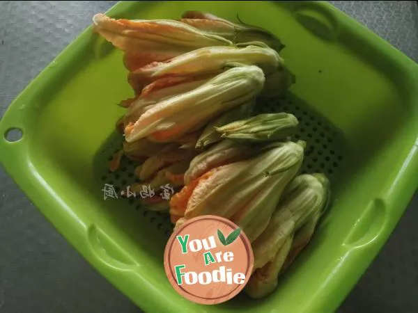 Fried pumpkin flower