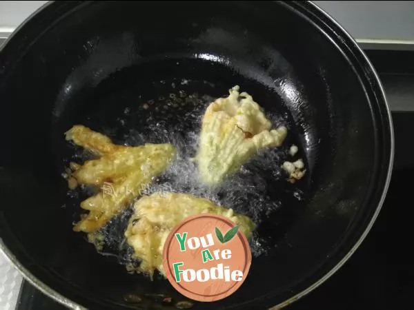 Fried pumpkin flower