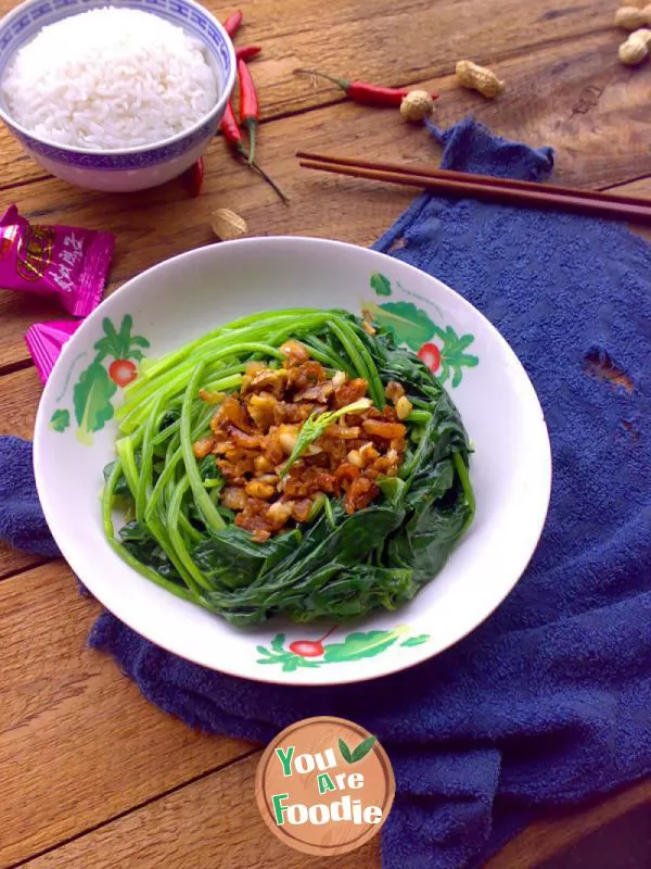 Stir fried spinach with garlic and shrimp