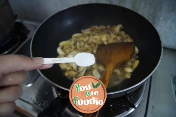 Fried mushroom with chicken leg