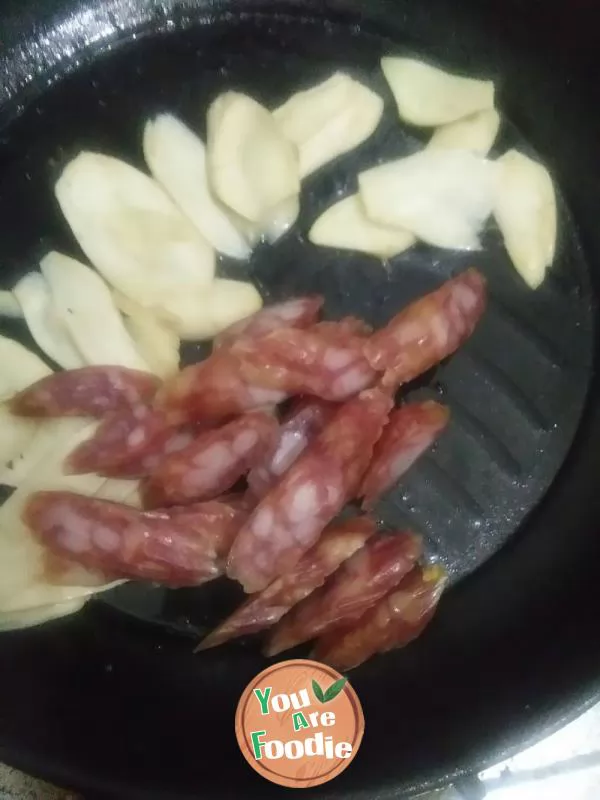 Fried Coprinus with sausage