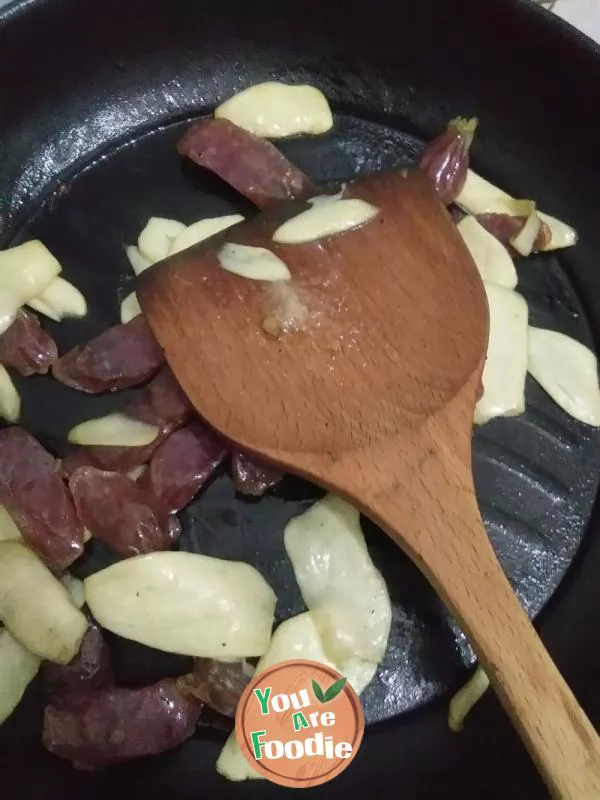 Fried Coprinus with sausage