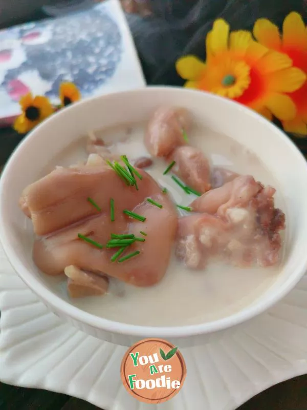 Milk flavored hoof flower soup