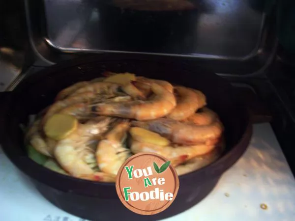 Braised white shrimp with celery in Taji pot