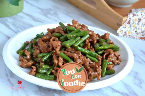 Fried cowpea with shredded pork