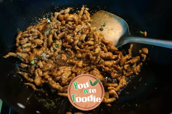 Fried cowpea with shredded pork