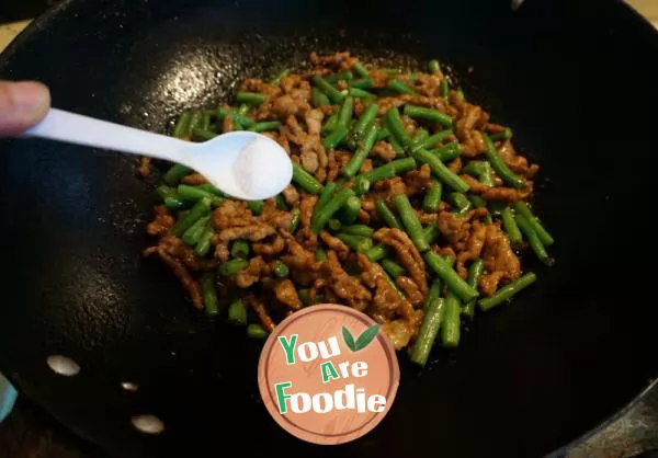 Fried cowpea with shredded pork