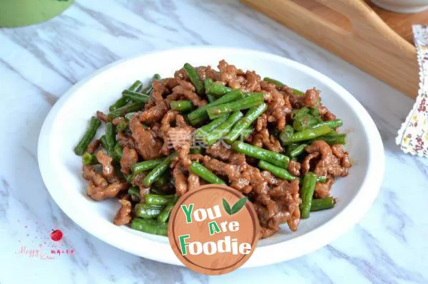 Fried cowpea with shredded pork