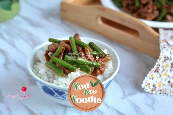 Fried cowpea with shredded pork